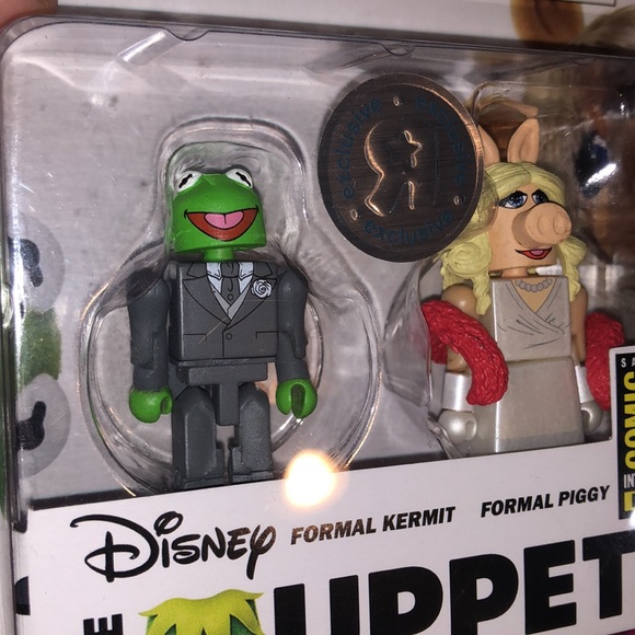 SDCC Minimates The Muppets Kermit and Miss Piggy - Picture 10 of 11